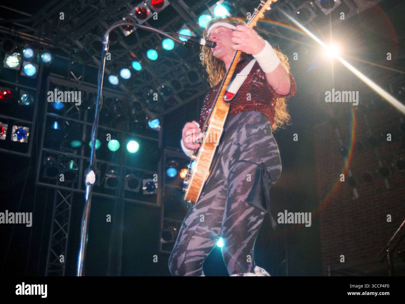 Fern Park, Floride, États-Unis : TED NUGENT-BRIAN HOWE performig pendant le ''Penetrator Tour''-Orlando Jai Alai Fronton-14 avril 1984 (image crédit : © Christopher Helton via ZUMA Press Wire) Banque D'Images