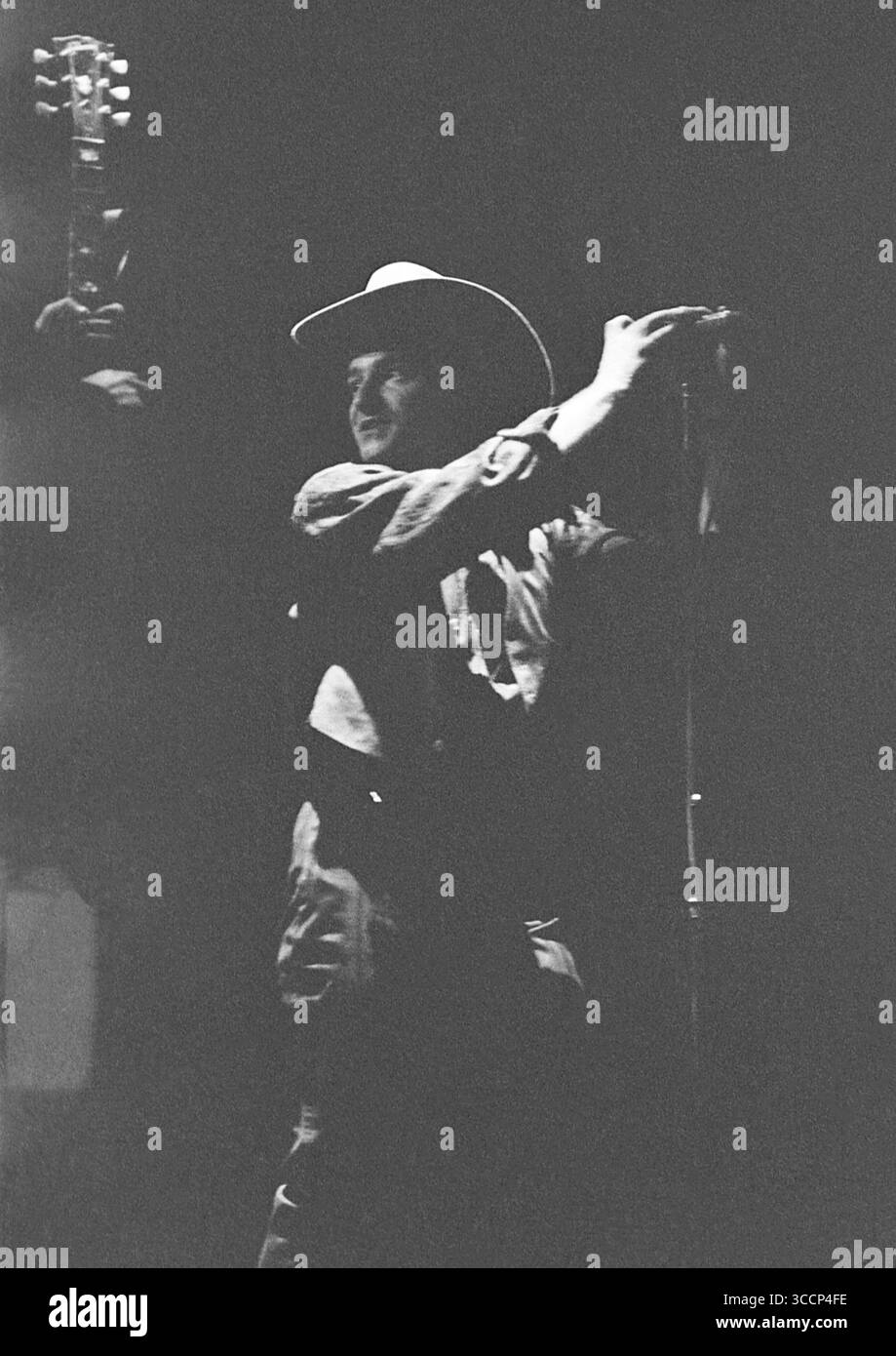 Tampa, Floride, États-Unis : U2 - BONO Playing Tampa Stadium - Dec. 5, 1987 (crédit image : © Christopher Helton via ZUMA Press Wire) Banque D'Images