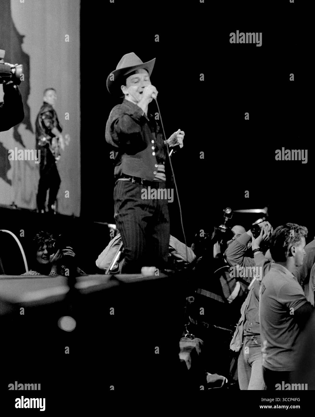 Tampa, Floride, États-Unis : U2 - BONO Playing Tampa Stadium - Dec. 5, 1987 (crédit image : © Christopher Helton via ZUMA Press Wire) Banque D'Images