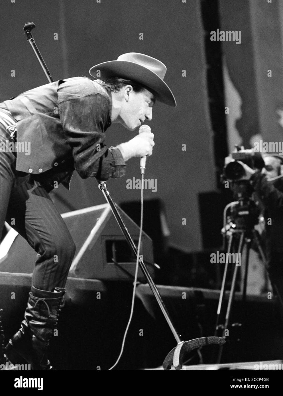 Tampa, Floride, États-Unis : U2 - BONO Playing Tampa Stadium - Dec. 5, 1987 (crédit image : © Christopher Helton via ZUMA Press Wire) Banque D'Images