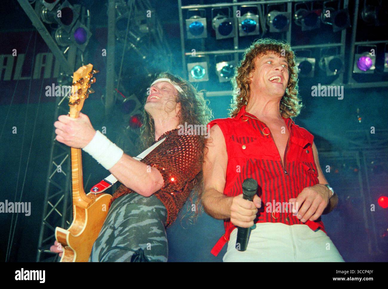 Fern Park, Floride, États-Unis : TED NUGENT-BRIAN HOWE performig pendant le ''Penetrator Tour''-Orlando Jai Alai Fronton-14 avril 1984 (image crédit : © Christopher Helton via ZUMA Press Wire) Banque D'Images