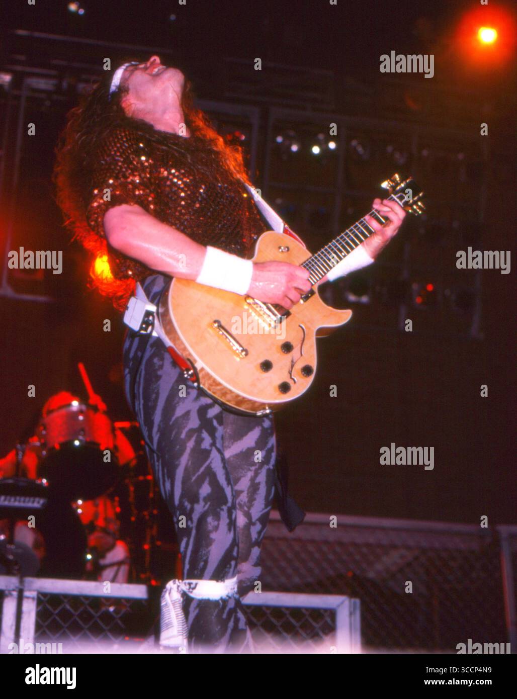 Fern Park, Floride, États-Unis : TED NUGENT-BRIAN HOWE performig pendant le ''Penetrator Tour''-Orlando Jai Alai Fronton-14 avril 1984 (image crédit : © Christopher Helton via ZUMA Press Wire) Banque D'Images