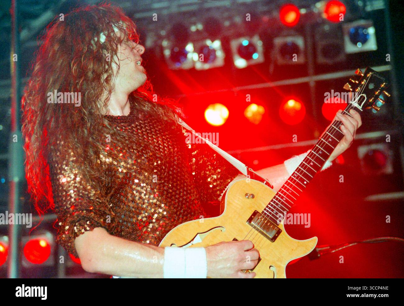 Fern Park, Floride, États-Unis : TED NUGENT-BRIAN HOWE performig pendant le ''Penetrator Tour''-Orlando Jai Alai Fronton-14 avril 1984 (image crédit : © Christopher Helton via ZUMA Press Wire) Banque D'Images