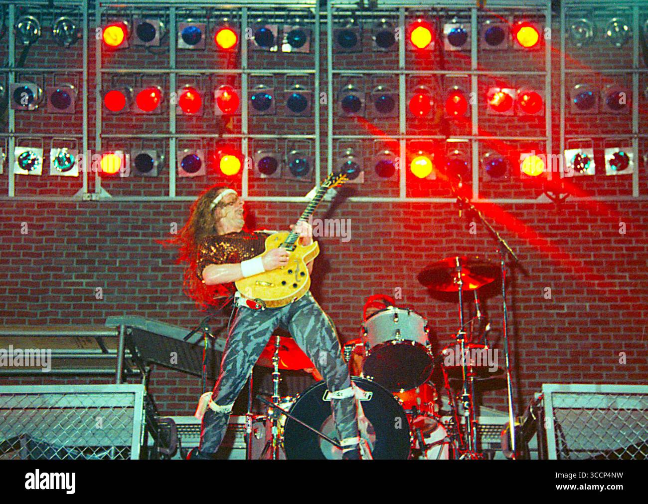 Fern Park, Floride, États-Unis : TED NUGENT-BRIAN HOWE performig pendant le ''Penetrator Tour''-Orlando Jai Alai Fronton-14 avril 1984 (image crédit : © Christopher Helton via ZUMA Press Wire) Banque D'Images