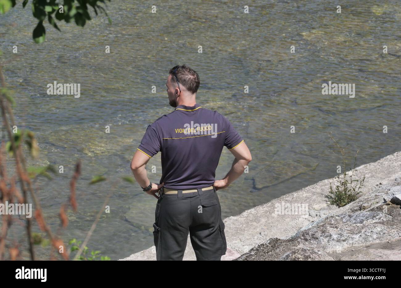 La protection civile au travail le long de la rivière Brembo Banque D'Images