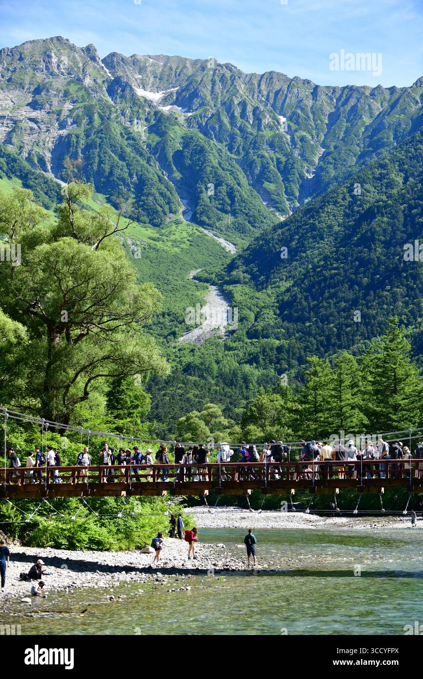 Touriste visitant Kamikochi dans les Alpes du Nord du Japon de la préfecture de Nagano, Japon Banque D'Images