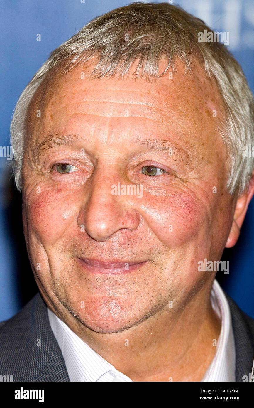 L'ancien joueur de Manchester City Mike Summerbee lors d'une signature de son autobiographie au WH Smith au Trafford Centre, Manchester - 11 septembre 2008 Banque D'Images L'ancien joueur de Manchester City Mike Summerbee lors d'une signature de son autobiographie au WH Smith au Trafford Centre, Manchester - 11 septembre 2008 Banque D'Images