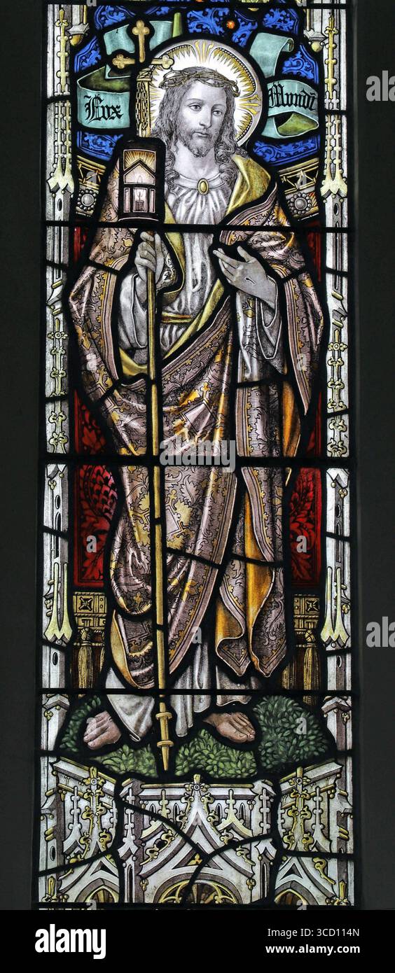 Vitrail de 1909 par Edward Watkins représentant Jésus comme la lumière du monde. Exton Church Hampshire Banque D'Images