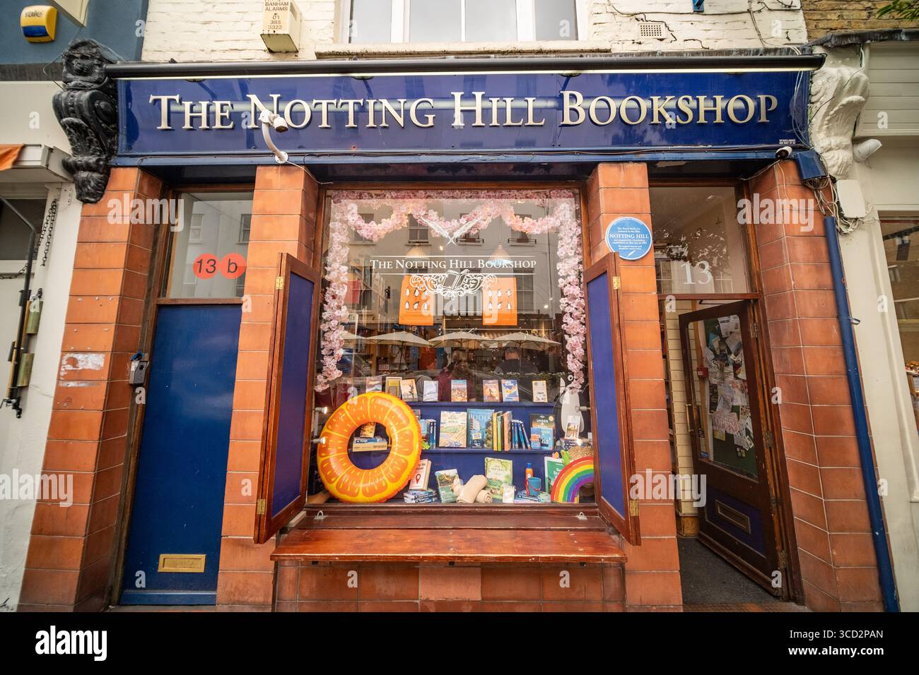 LONDRES - 31 JUILLET 2025 : la librairie Notting Hill, une librairie de renommée mondiale et un monument local rendu célèbre par le film de Notting Hill Banque D'Images