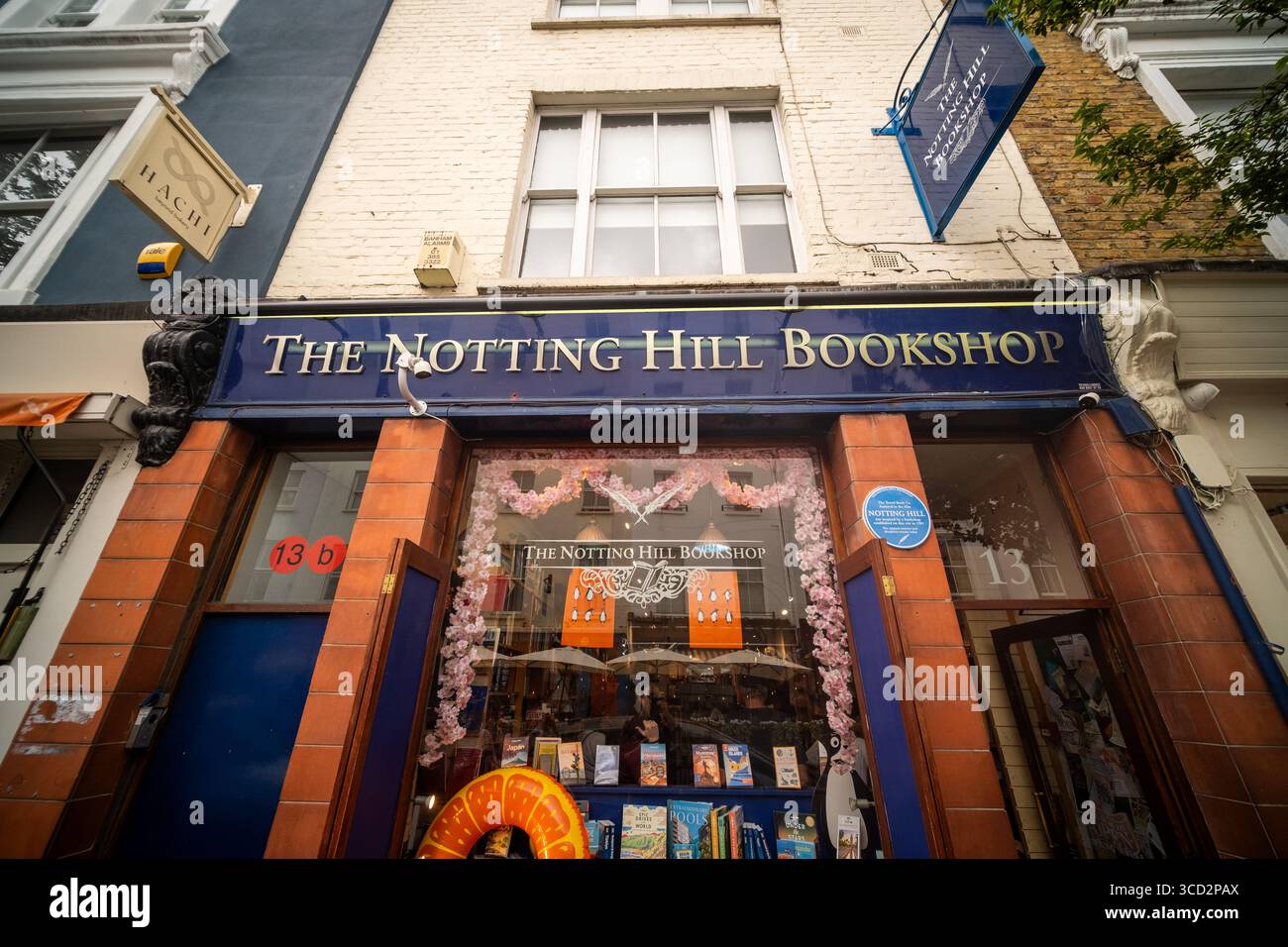 LONDRES - 31 JUILLET 2025 : la librairie Notting Hill, une librairie de renommée mondiale et un monument local rendu célèbre par le film de Notting Hill Banque D'Images