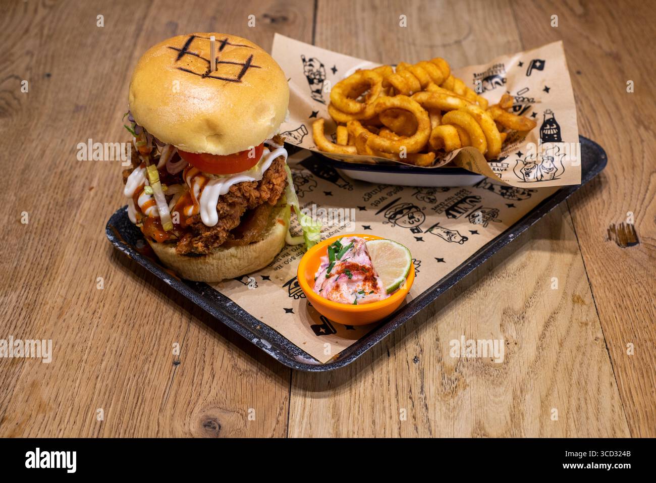 Sheffield, Royaume-Uni 17 mars 2020 : Buff Ting – un burger de poulet aromatisé à la sauce de buffle de Unit Sheffield Banque D'Images