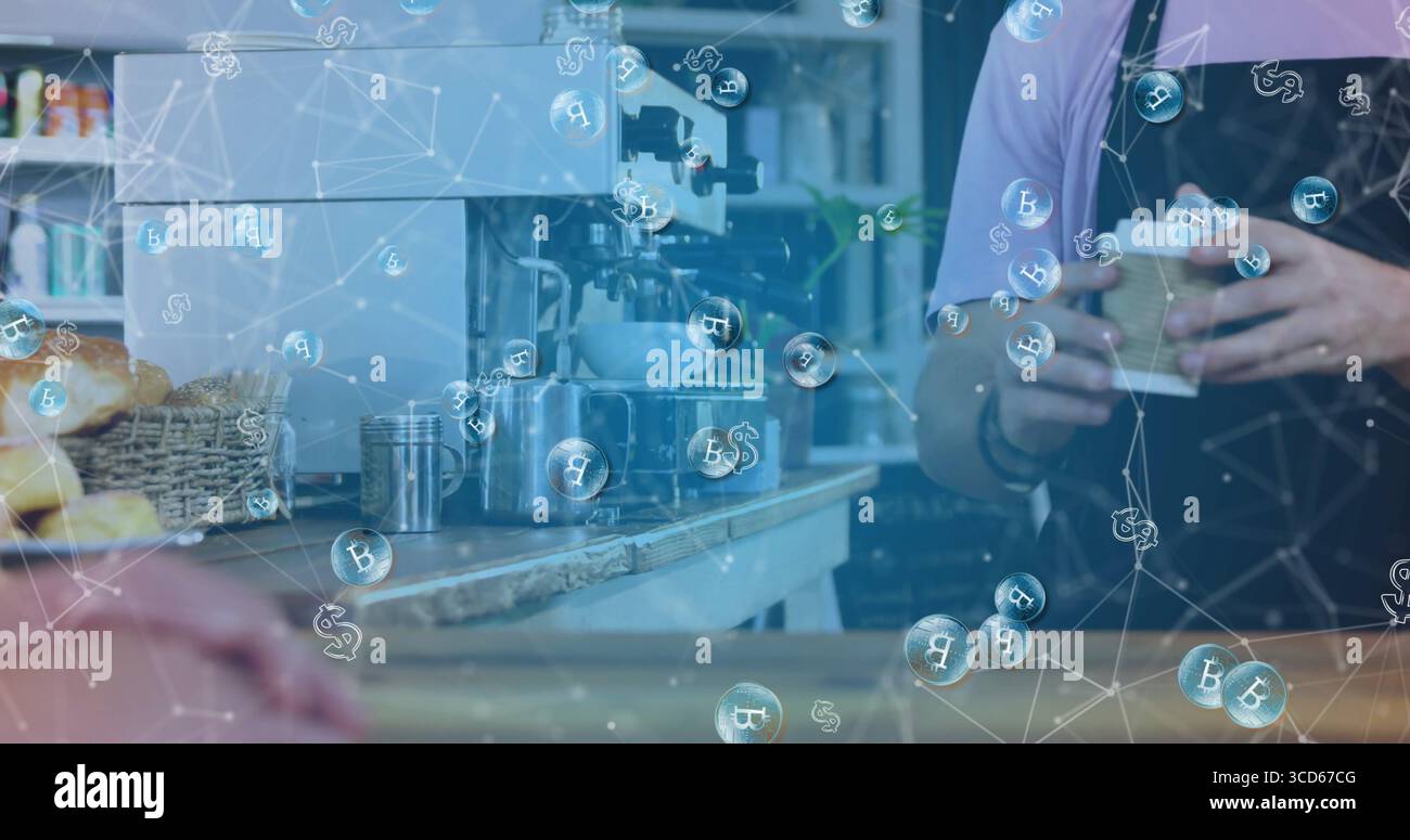 Barista masculin au service tenant un gobelet en papier à emporter près de la machine à espresso sur le comptoir avec icônes de monnaie Banque D'Images