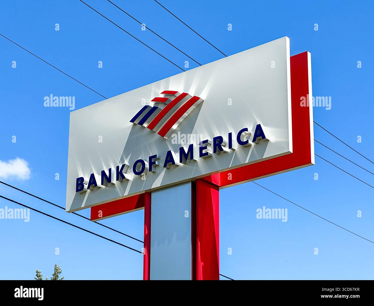 Bank of America signe contre le ciel bleu - Image de stock capturée avec un smartphone