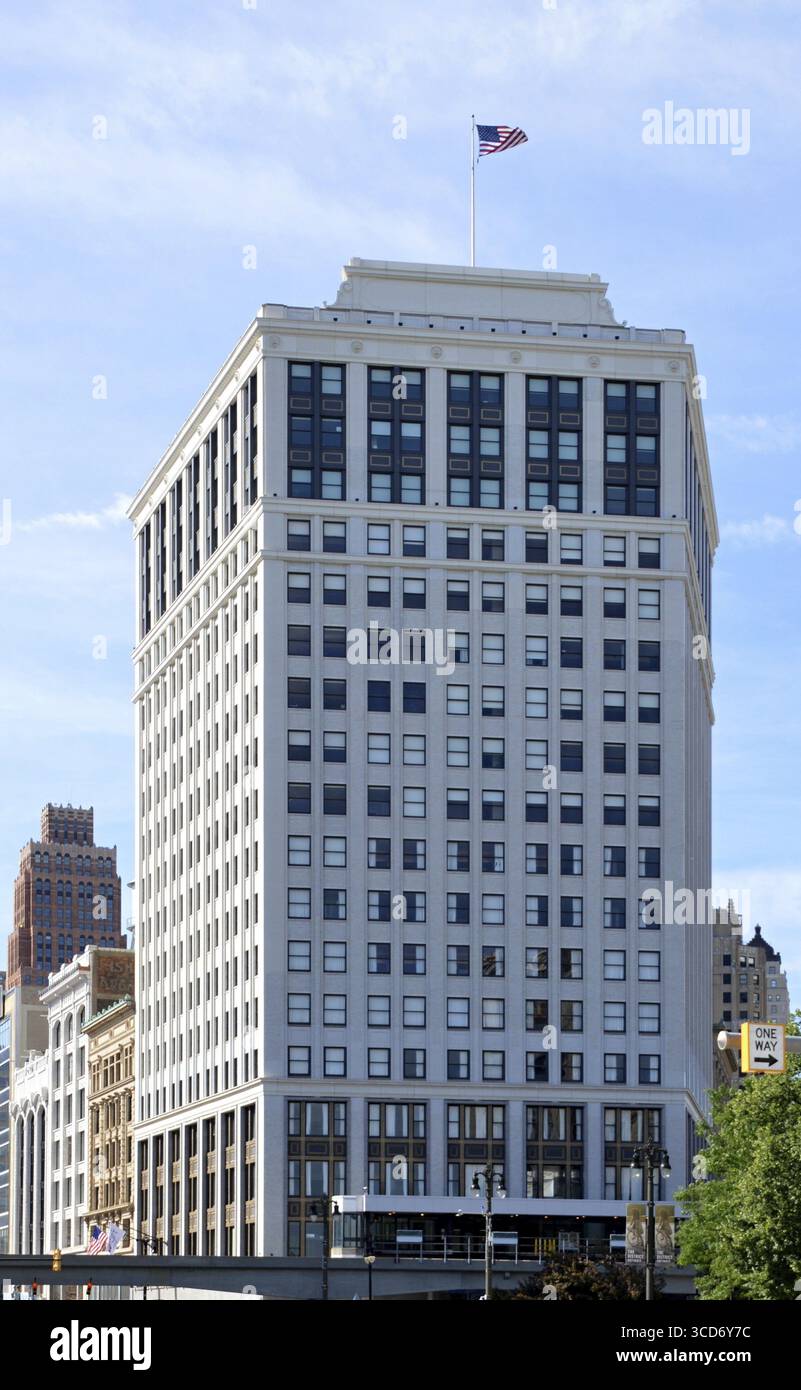 Gratte-ciel dans le centre-ville de Detroit, Michigan, États-Unis. Hochhaus in der Innenstadt von Detroit, Michigan, États-Unis Banque D'Images