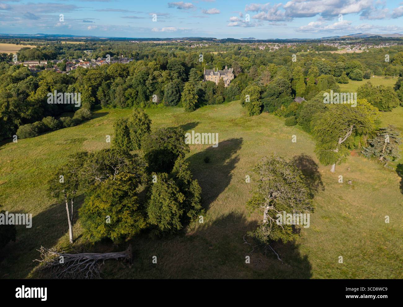 Vue aérienne de Calder House, Mid Calder, West Lothian. Banque D'Images
