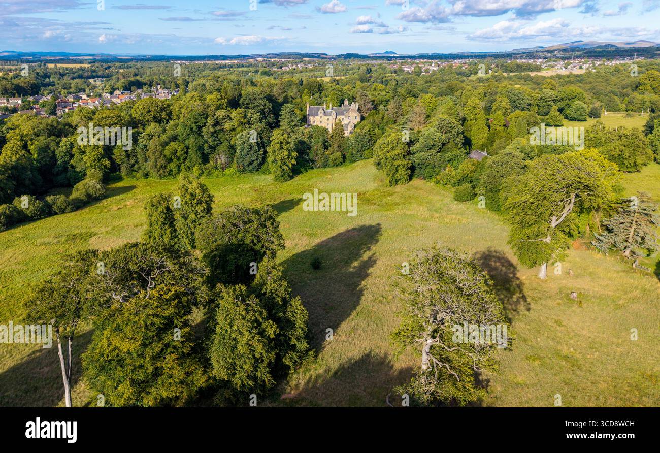 Vue aérienne de Calder House, Mid Calder, West Lothian. Banque D'Images
