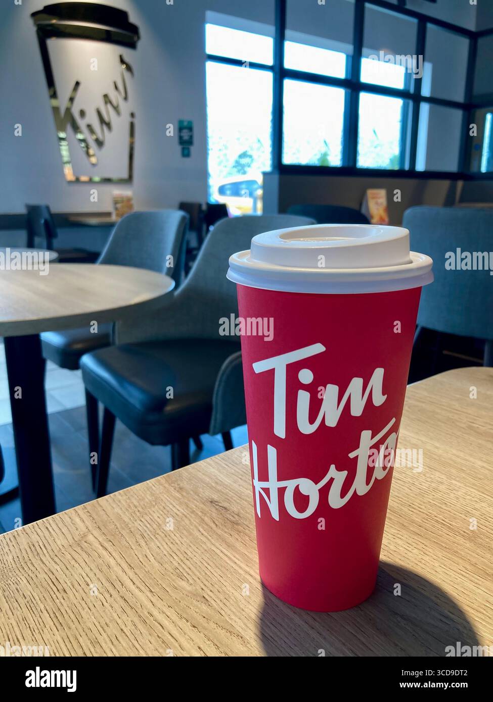 La plus grande chaîne de cafés et de restaurants à service rapide du Canada au Royaume-Uni, avec tasse de café Banque D'Images