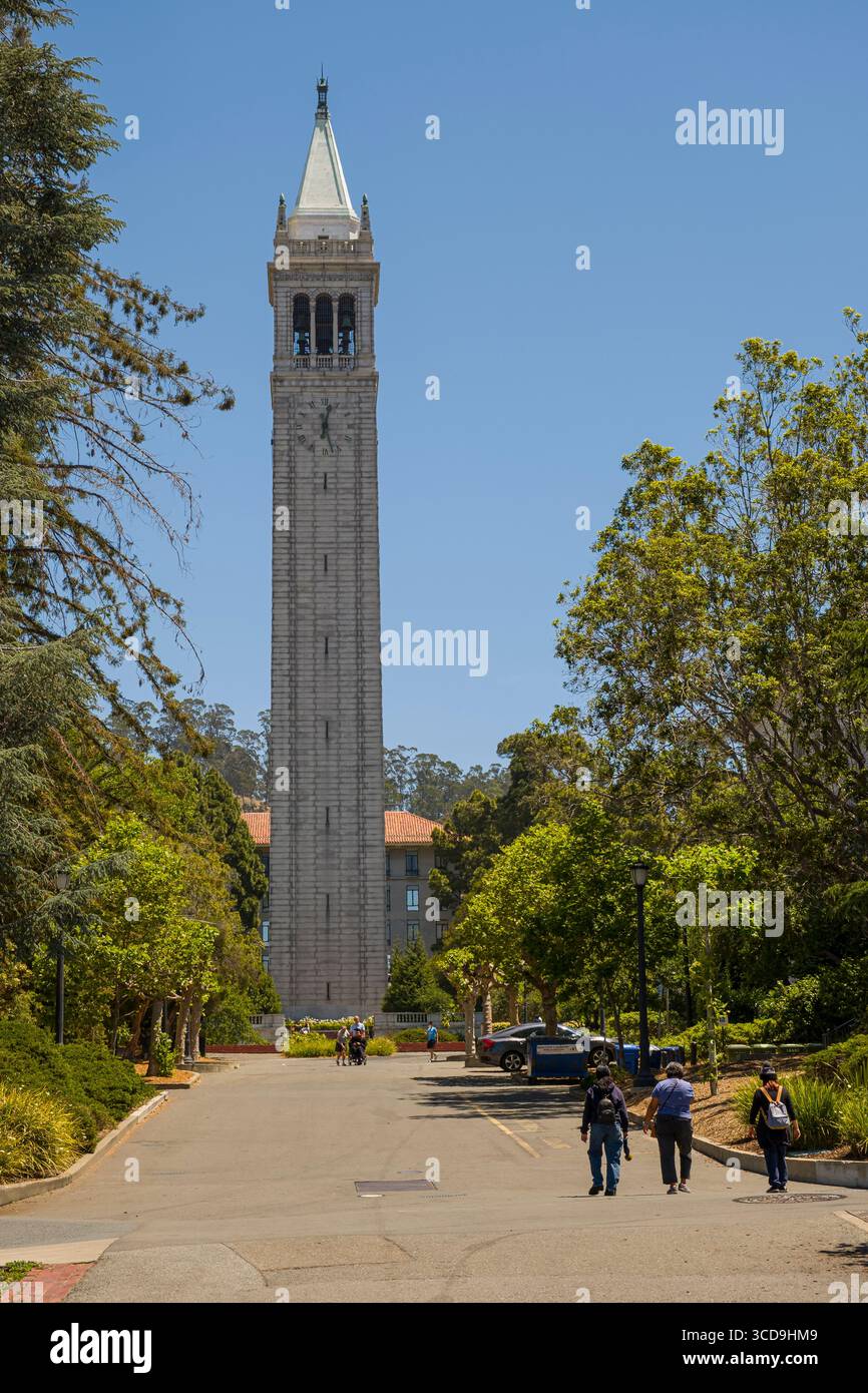 Cloche et tour d'horloge de Sather, Université de Californie, Berkeley, comté d'Alameda, Californie, ÉTATS-UNIS Banque D'Images