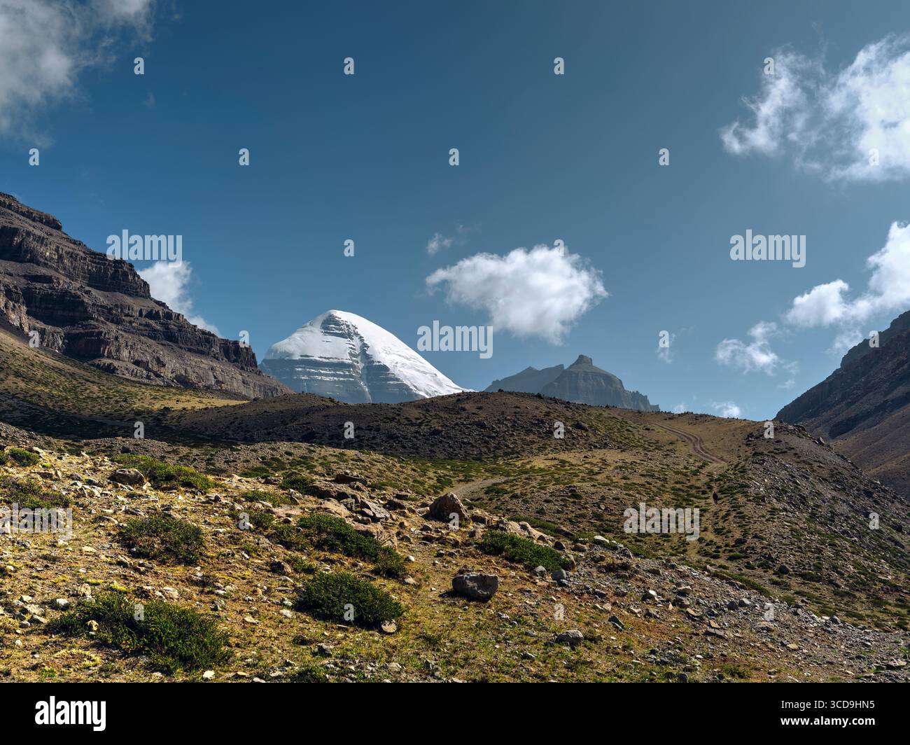 mont kailash sous le ciel bleu dans la région d'ali, tibet, chine Banque D'Images