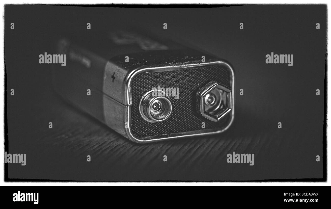 Batterie de neuf volts en noir et blanc. Banque D'Images