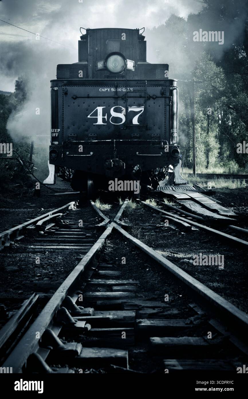 Chama, Nouveau-Mexique, États-Unis. Ancienne locomotive à vapeur image en noir et blanc d'une locomotive à vapeur historique des années 1800 voyageant sur les voies ferrées Banque D'Images