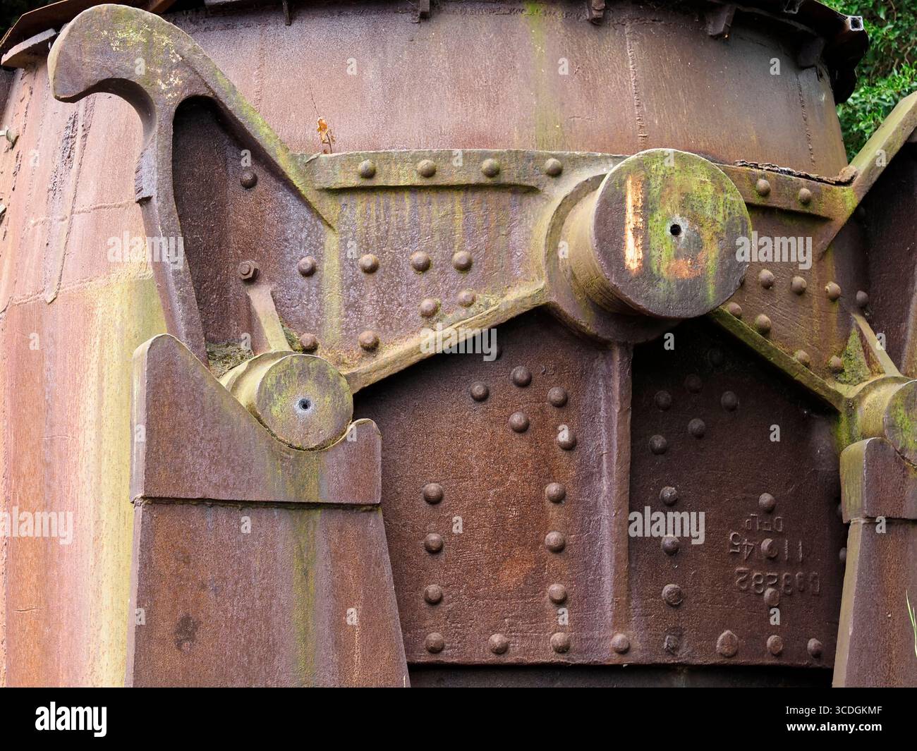 Transférer ou accrocher Ladle, une relique de la ferronnerie à Redcar, vu au Kirkleatham Museum, Redcar, Teesside, Angleterre, Royaume-Uni Banque D'Images