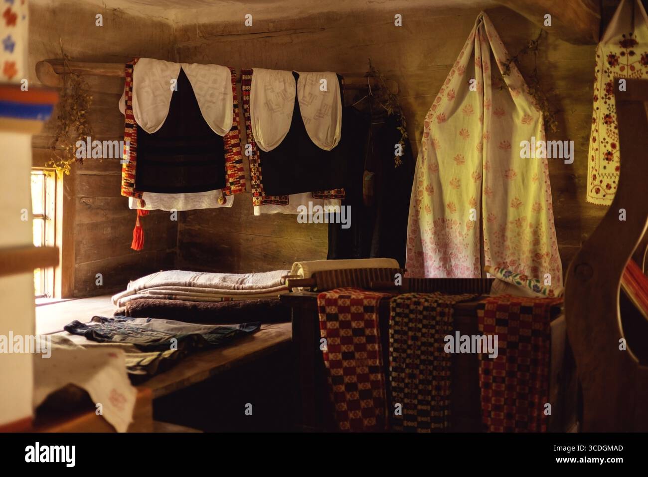 intérieur rural ancienne maison ukrainienne en bois Banque D'Images