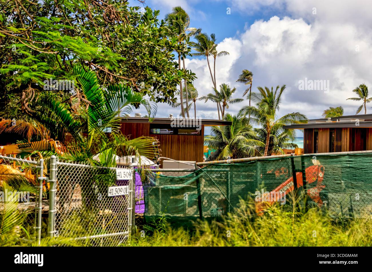 Oahu, Hawaii - 25 mars 2022 : construction de la résidence Obama le long de l'autoroute à Oahu Banque D'Images Oahu, Hawaii - 25 mars 2022 : construction de la résidence Obama le long de l'autoroute à Oahu Banque D'Images
