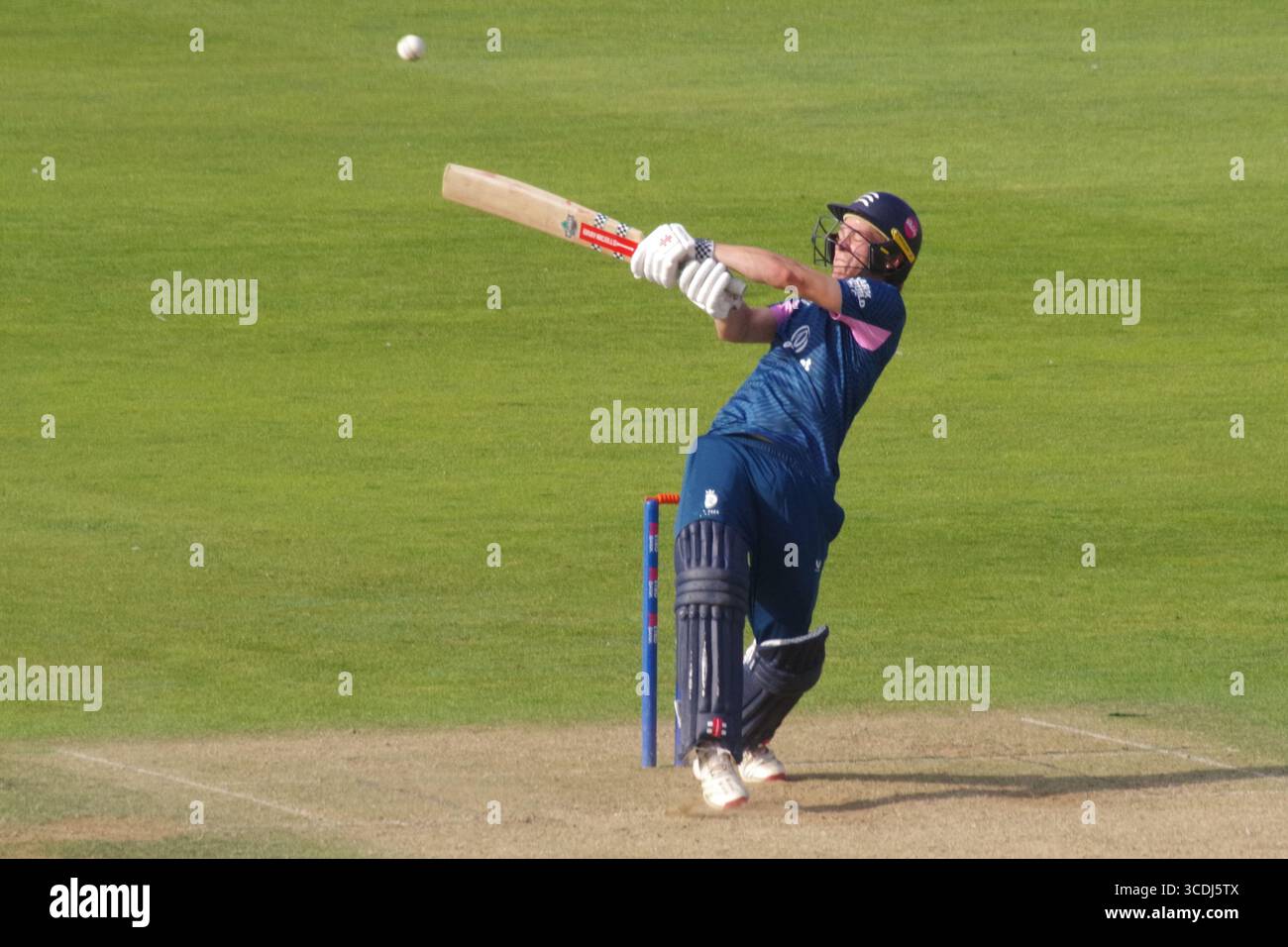 Chester-le-Street, Angleterre, 13 août 2025. Jack Davies battant pour Middlesex Men contre Durham Men lors du match de la Metro Bank One Day Cup au Banks Homes Riverside Stadium, Chester-le-Street. Crédit : Colin Edwards/Alamy Live News Banque D'Images