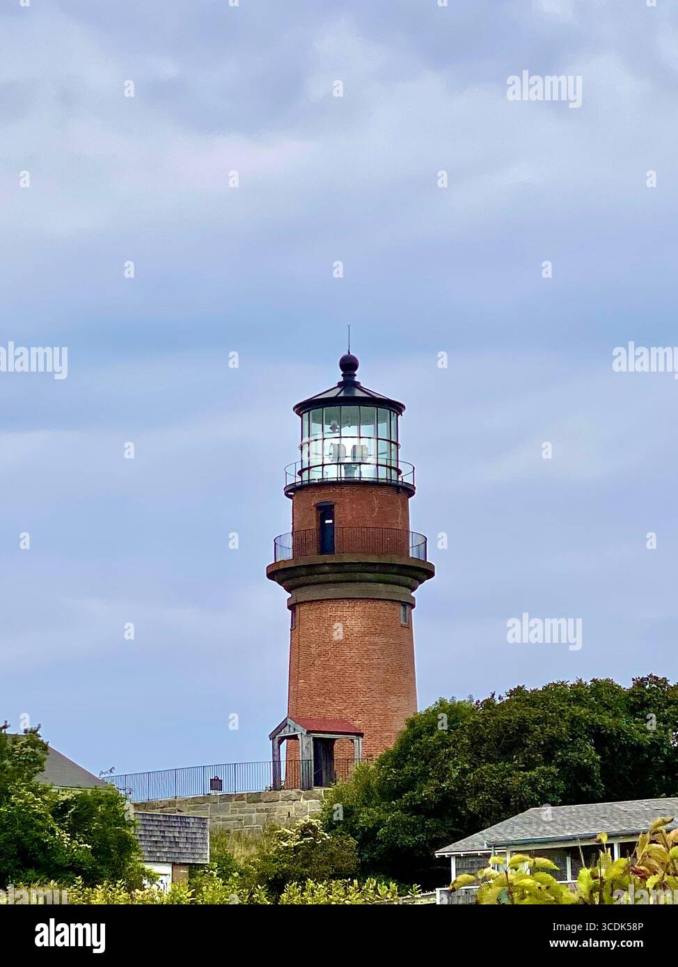 Le premier phare de Martha's Vineyard Island, Gay Head Lighthouse. - Image de stock capturée avec un smartphone