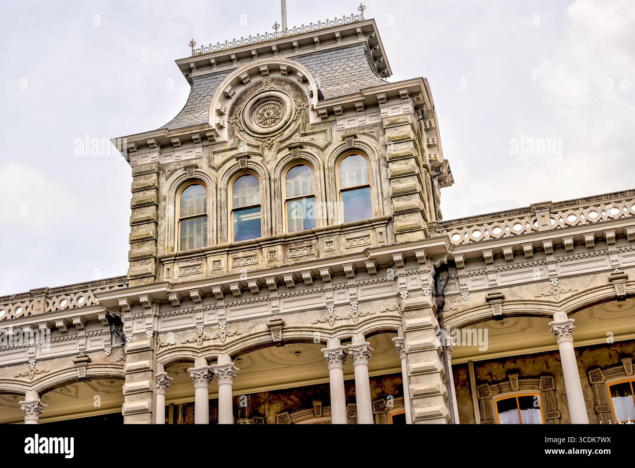 Honolulu, Hawaï - 29 mars 2022 : extérieurs du Palais Royal Iolani à Honolulu Banque D'Images