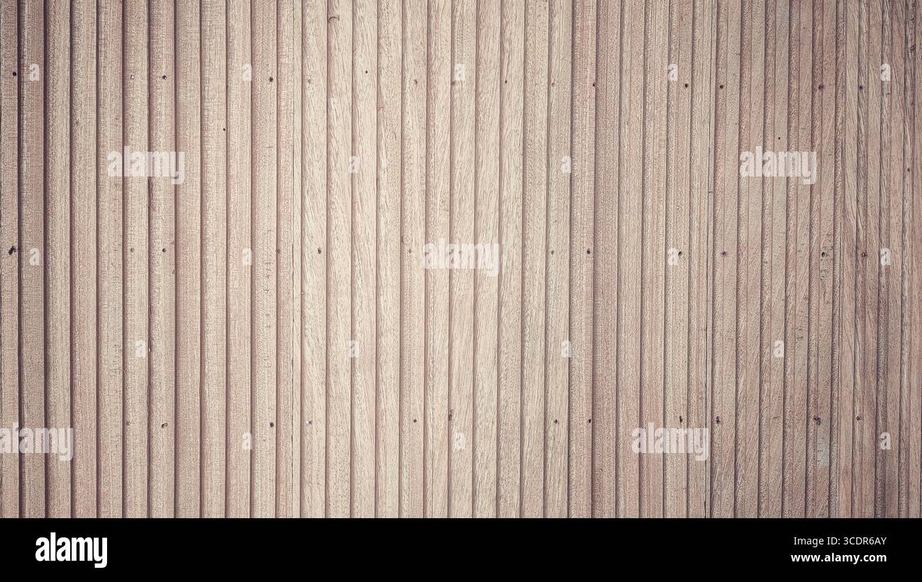 Texture de mur de planche de bois verticale avec motif de grain de bois naturel, fond de bois brun rustique pour la conception, la décoration et les projets de construction. - Image de stock capturée avec un smartphone