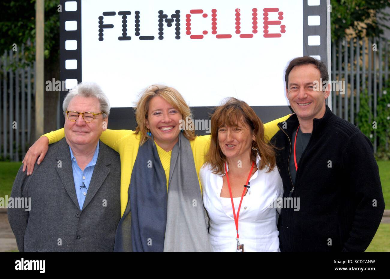 Sir Alan Parker, Emma Thompson, Beeban Kidron et Jason Isaacs lors de la séance photo FILMCLUB organisée à la Morpeth School à Portman place, Londres, le 12 juin 2008 Banque D'Images