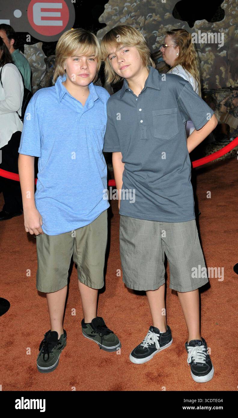 Dylan et Cole Sprouse lors de la première mondiale de 'WALL-E' au Greek Theater à Hollywood, Los Angeles - 21 juin 2008 Banque D'Images