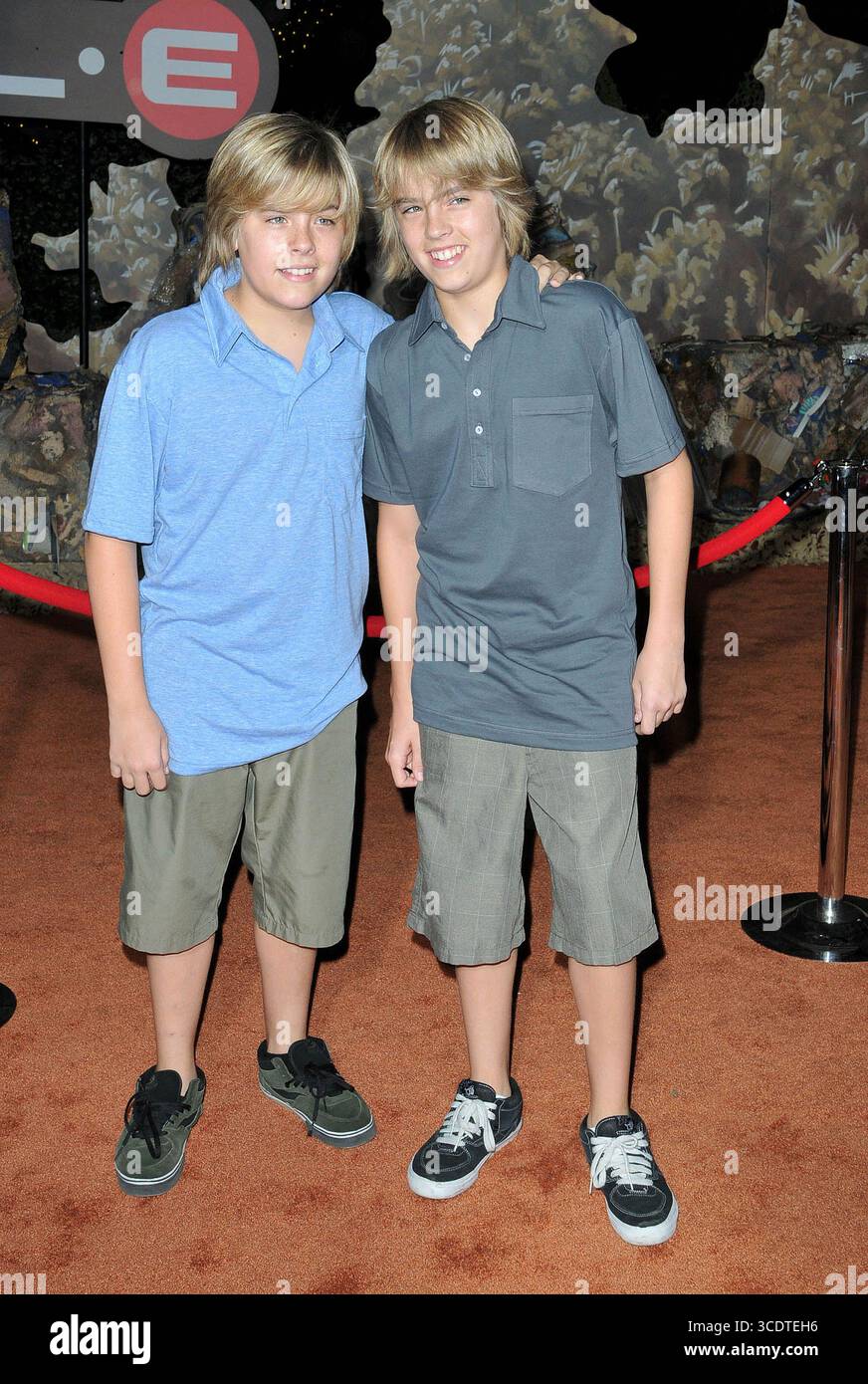 Dylan et Cole Sprouse lors de la première mondiale de 'WALL-E' au Greek Theater à Hollywood, Los Angeles - 21 juin 2008 Banque D'Images