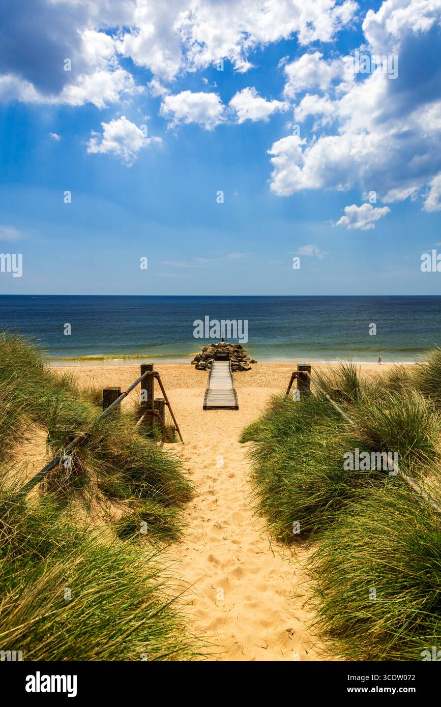 Soleil d'été sur Southbourne Beach et groyne près de Hengistbury Head Banque D'Images