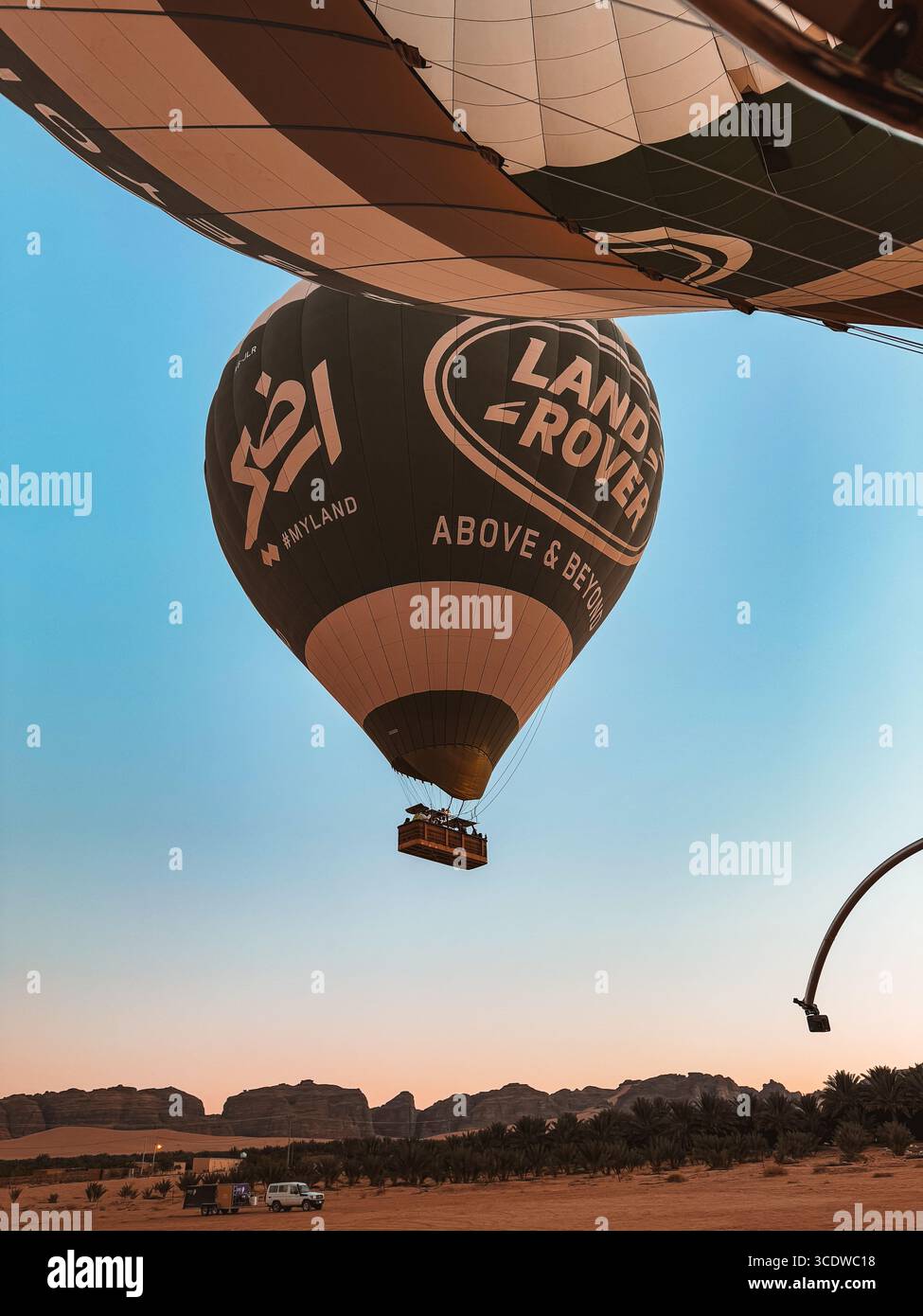 Montgolfière dans le désert - Image de stock capturée avec un smartphone