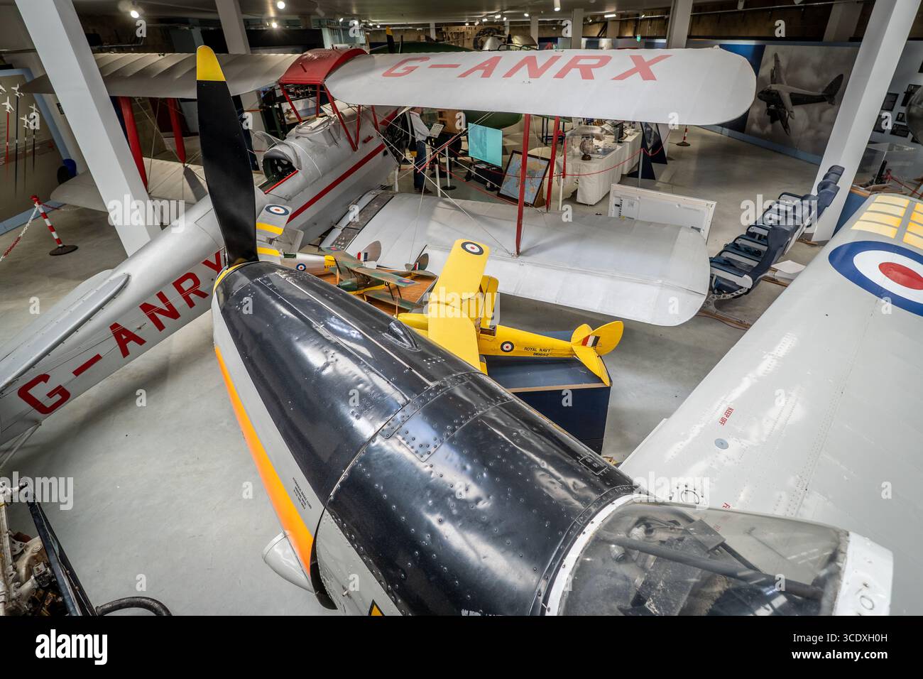 Exposition d'avions d'avant la seconde Guerre mondiale au musée DeHaviland en Angleterre Banque D'Images