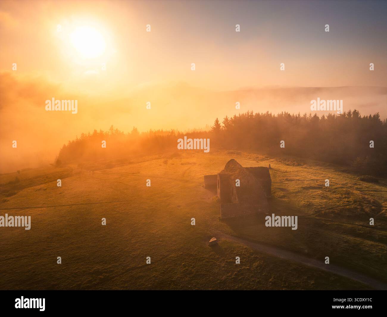 Lever de soleil brumeux au Hellfire Club Banque D'Images