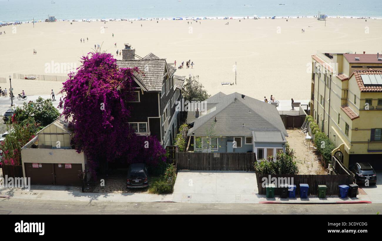 Maisons en bord de mer Santa Monica avec vue sur l'océan et plage de sable, Californie, États-Unis Banque D'Images