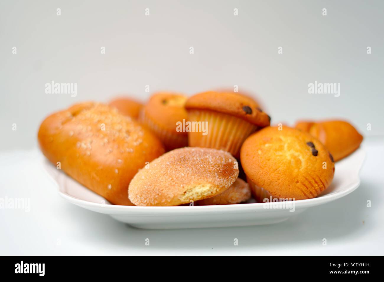 bonbons articles de boulangerie sur fond blanc Banque D'Images