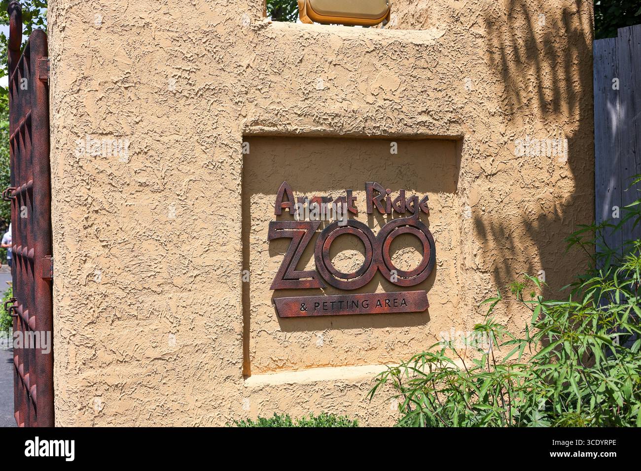 Williamstown, Kentucky États-Unis 22 juillet 2023 Une entrée du zoo Ararat Ridge Petting Zoo au Noah's Ark Encounter Theme Park à Williamstown, Kentucky Banque D'Images