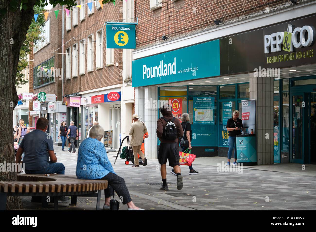 Boutique Poundland vendant une variété de produits à bas prix Banque D'Images