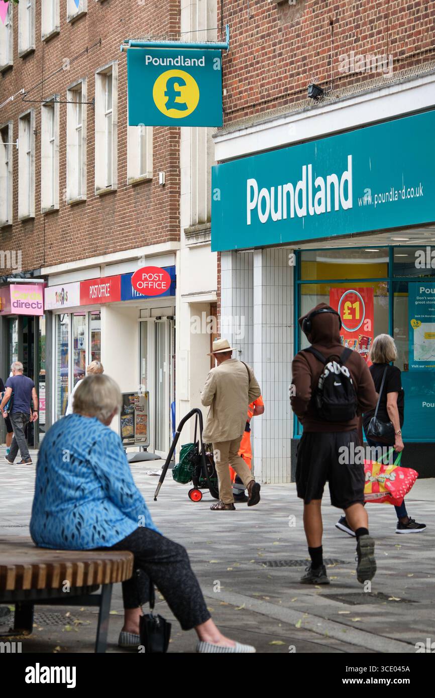 Boutique Poundland vendant une variété de produits à bas prix Banque D'Images