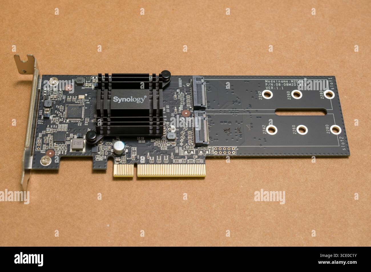 Carte adaptateur PCI Express x8 Synology M2D18 pour double M.2 SSD Banque D'Images