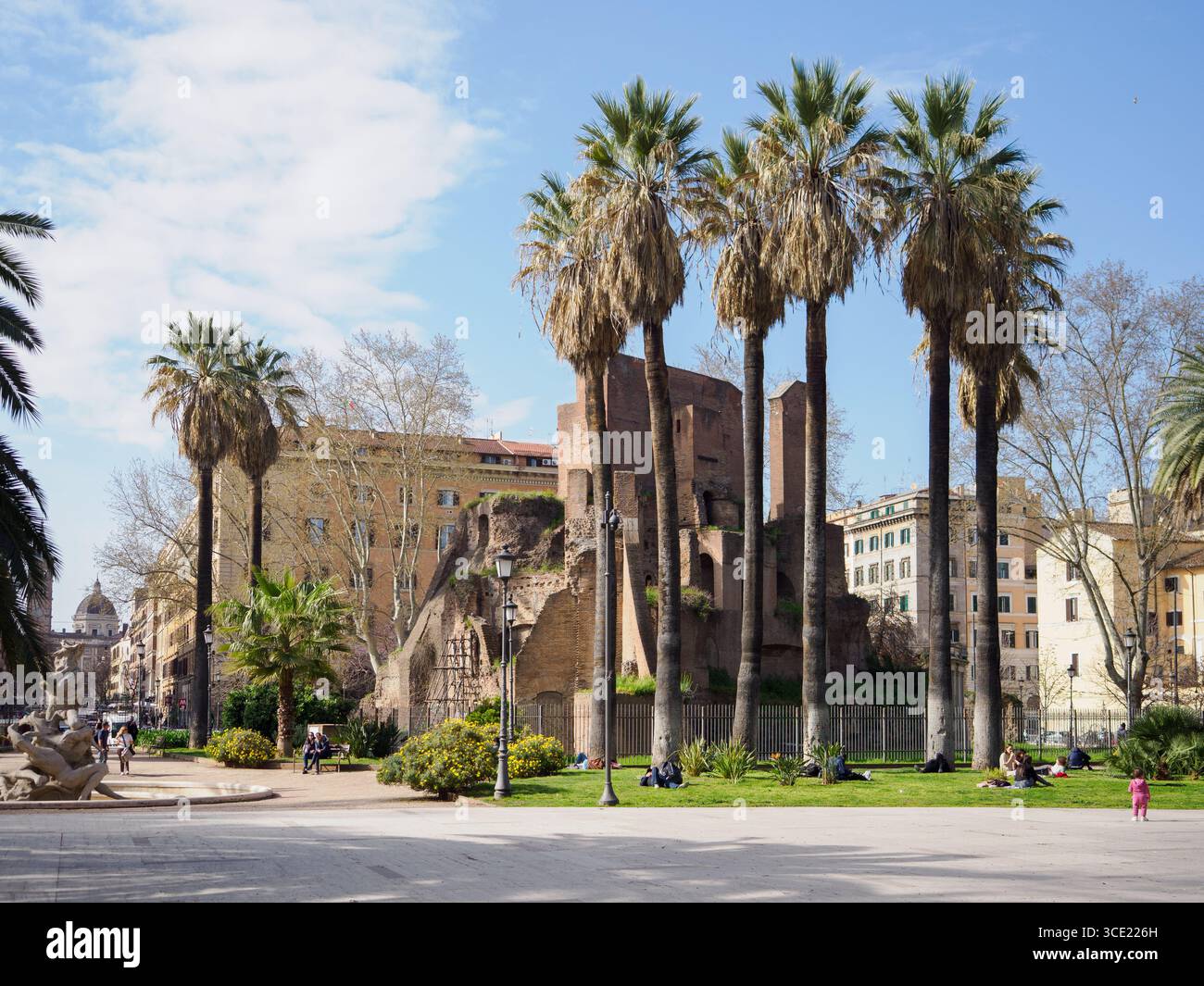 Piazza Vittorio Emanuele II au printemps à Rome, Italie Banque D'Images