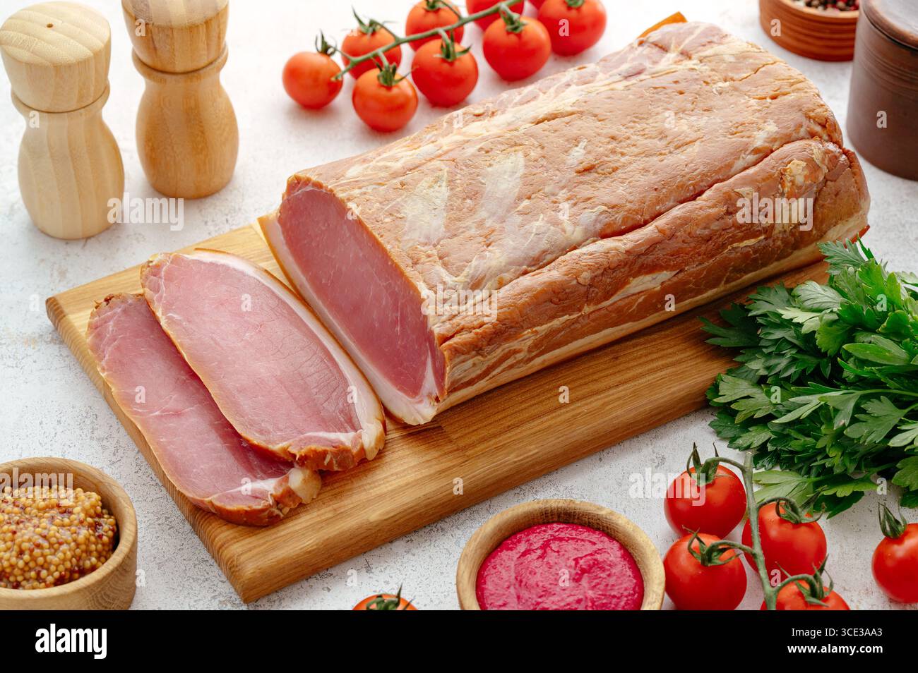 viande fumée, légumes verts et légumes Banque D'Images