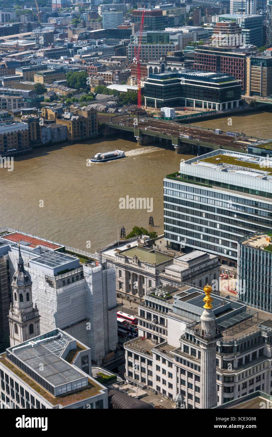 Londres, Angleterre - la vue vers le pont ferroviaire de Cannon Street depuis le Sky Garden au 20 Fenchurch Street dans le centre de Londres. Banque D'Images