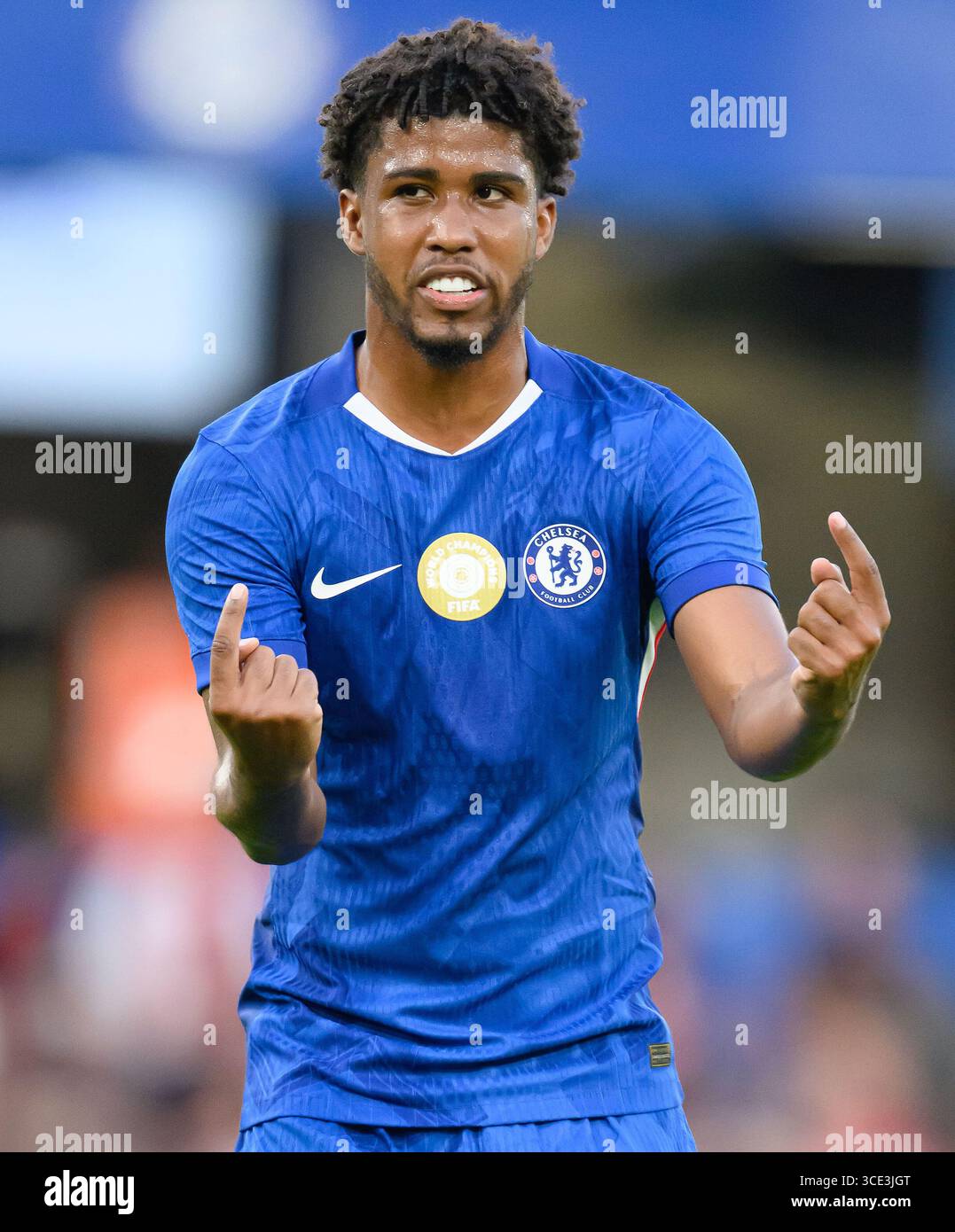 Londres, Royaume-Uni. 08 août 2025. Chelsea v Bayer Leverkusen - Stamford Bridge. Andrey Santos de Chelsea en action. Crédit photo : Mark pain/Alamy Live News Banque D'Images