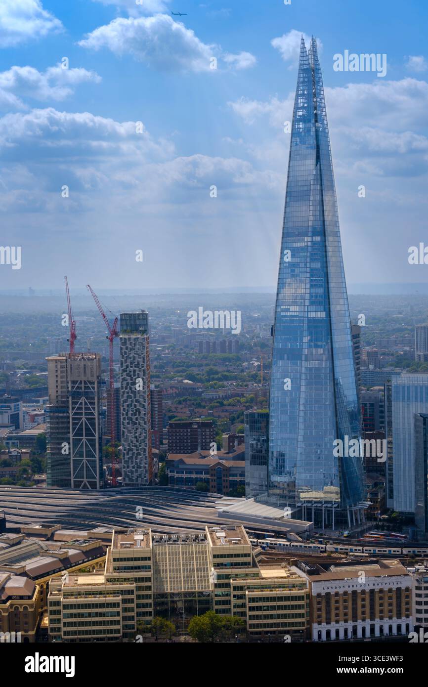 Londres, Angleterre - la vue vers le Shard depuis le Sky Garden au 20 Fenchurch Street dans le centre de Londres. Banque D'Images